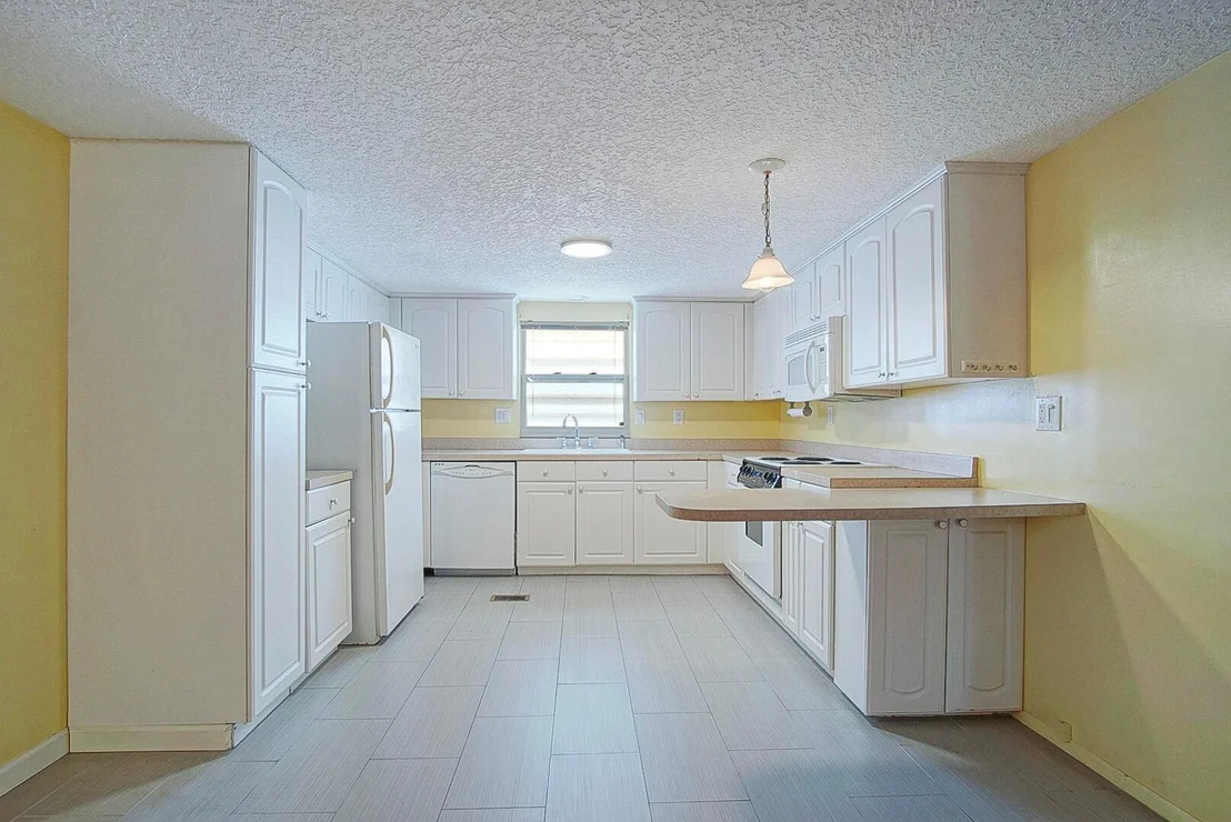Photo of 609 Garden View