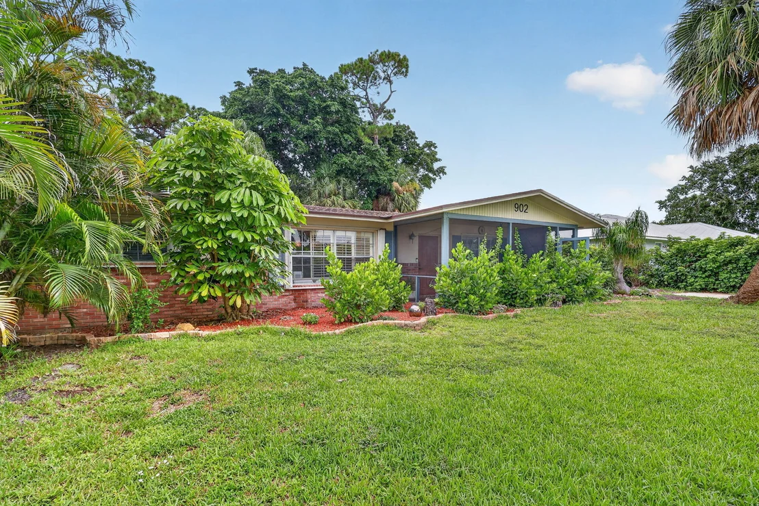 Photo of 902 SE OCEAN Avenue