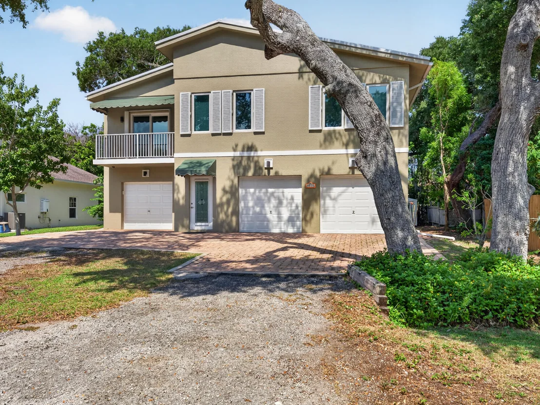 Photo of 9435 Frangipani Drive