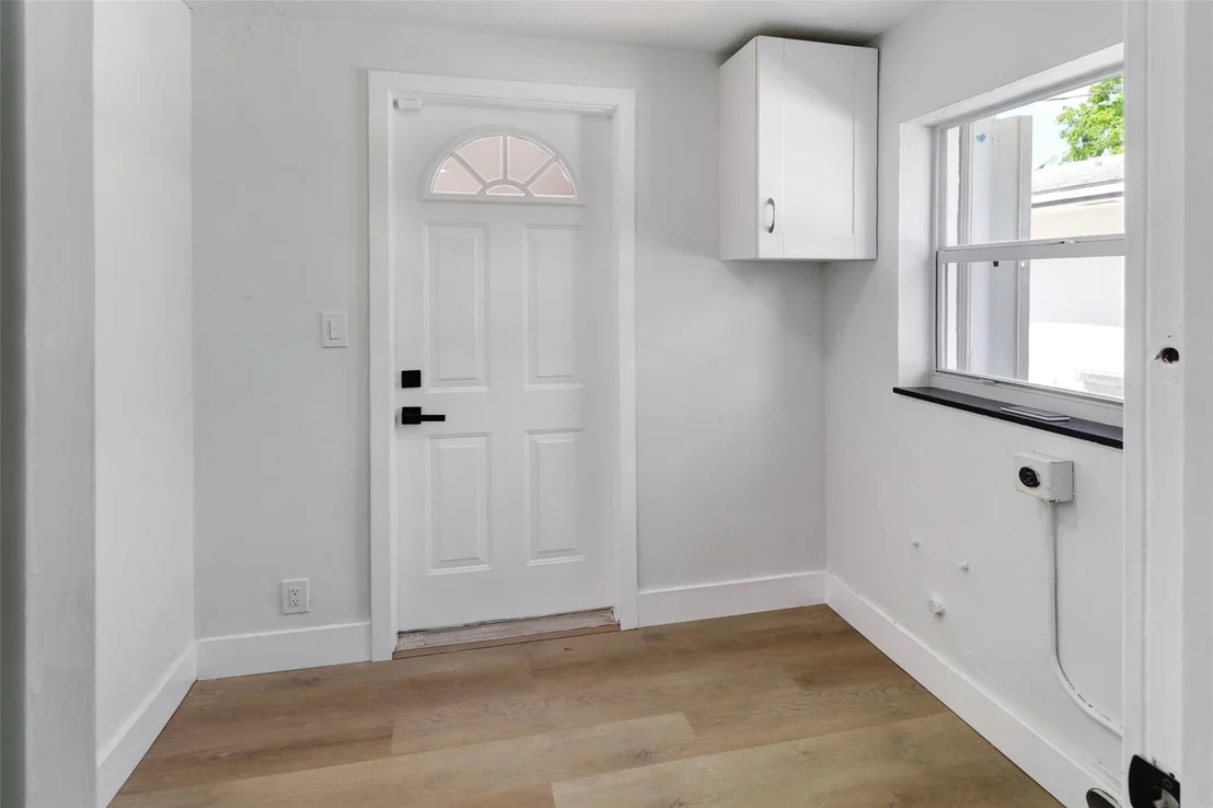 Photo of 104 SE 10th Avenue