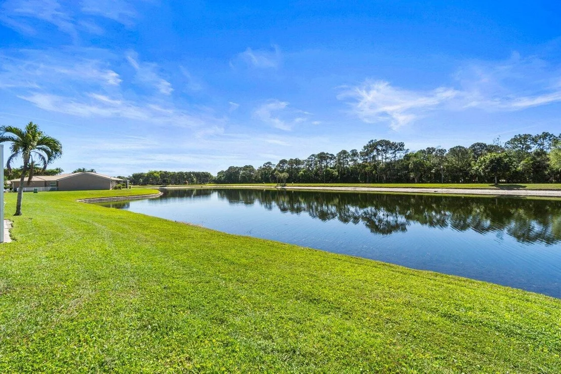 Photo of 8590 Lineyard Cay