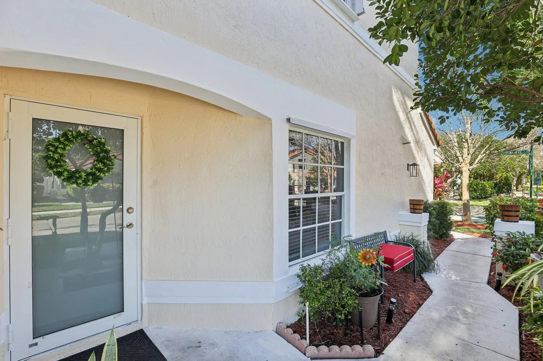 Photo of 972 Azure Lane