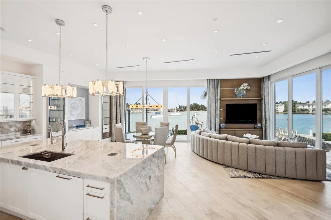 Photo of 2400 Bay Drive