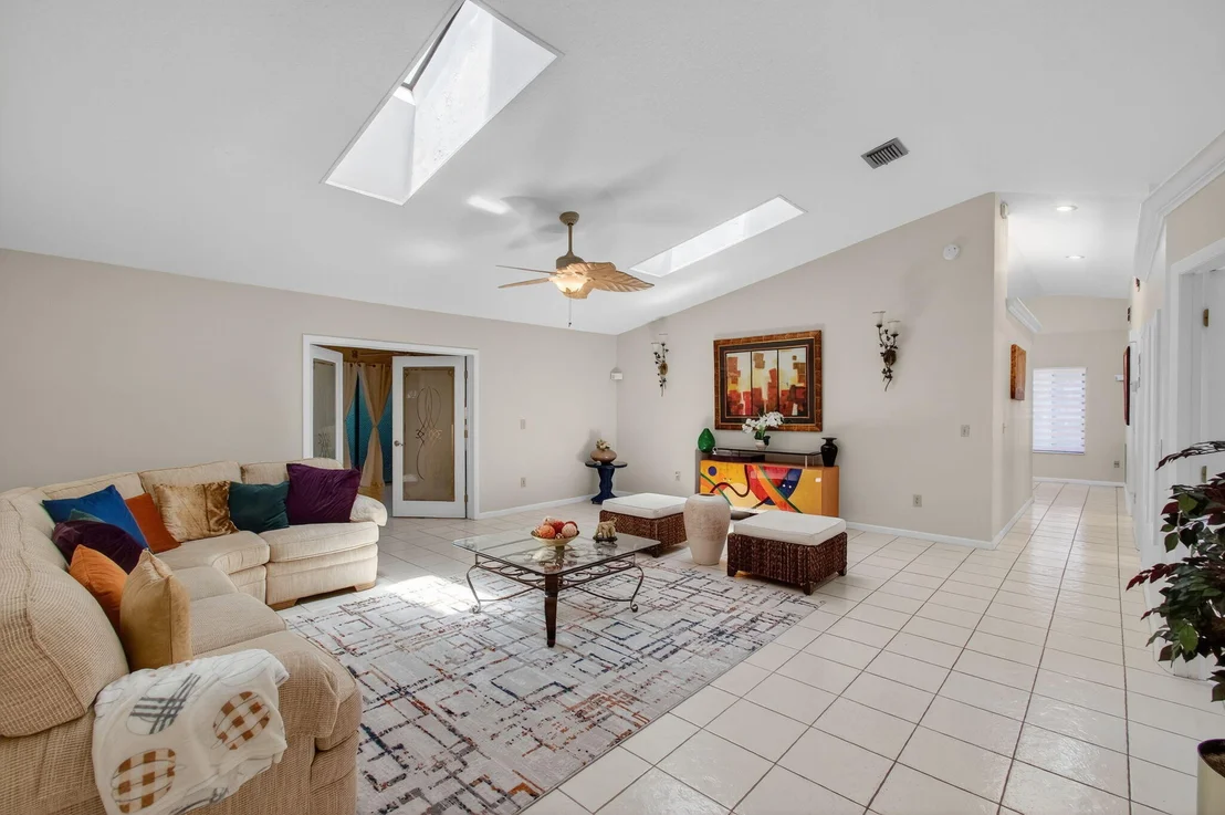 Photo of 2925 Riviera Drive