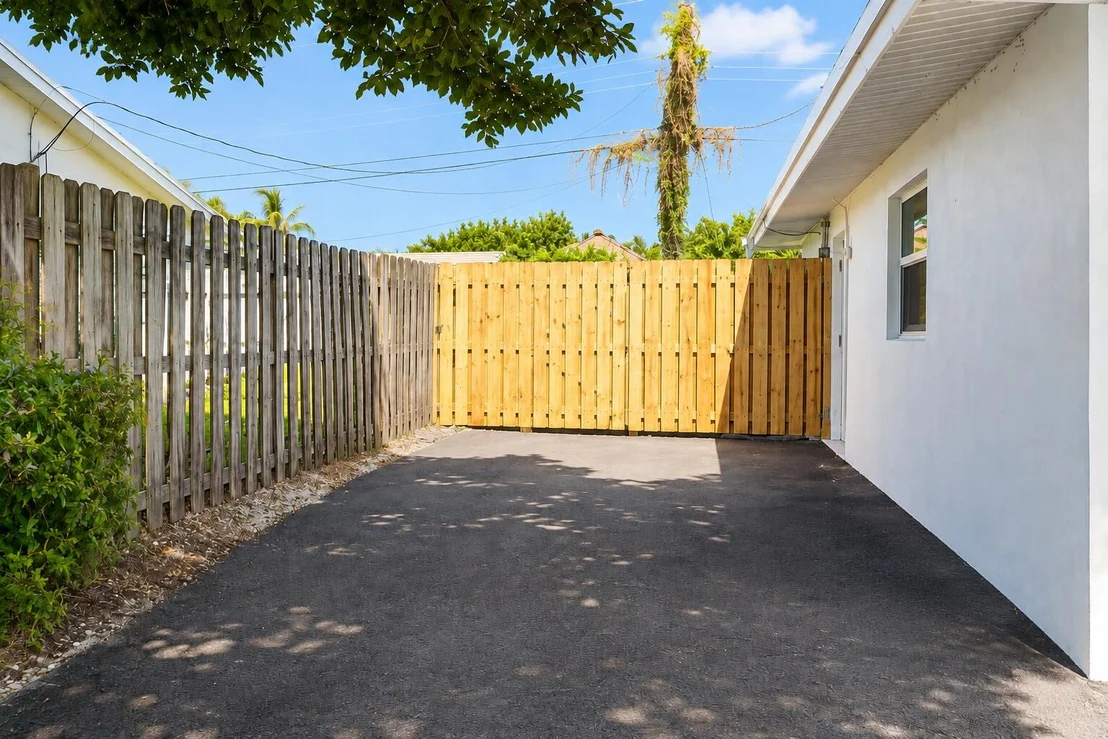 Photo of 364 VENUS Avenue