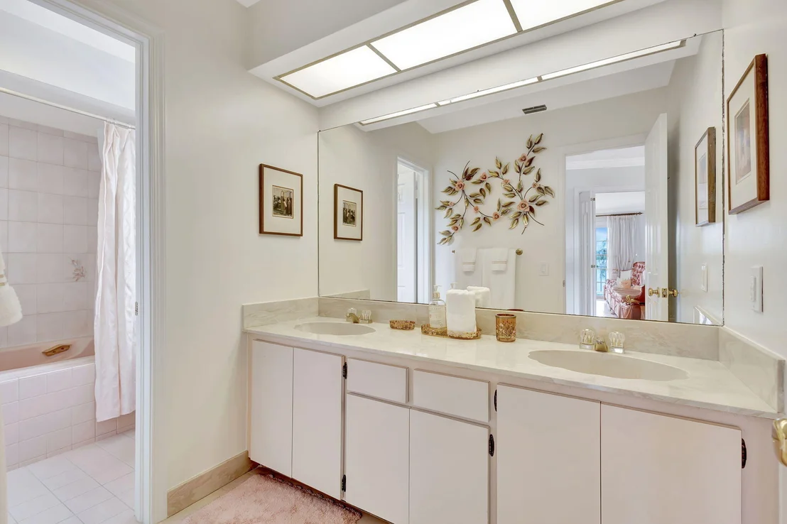 Photo of 1141 Pine Point Road
