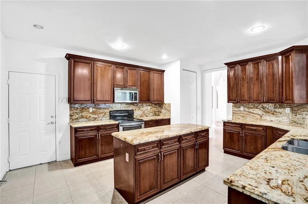 Photo of 7102 Pinecreek Way