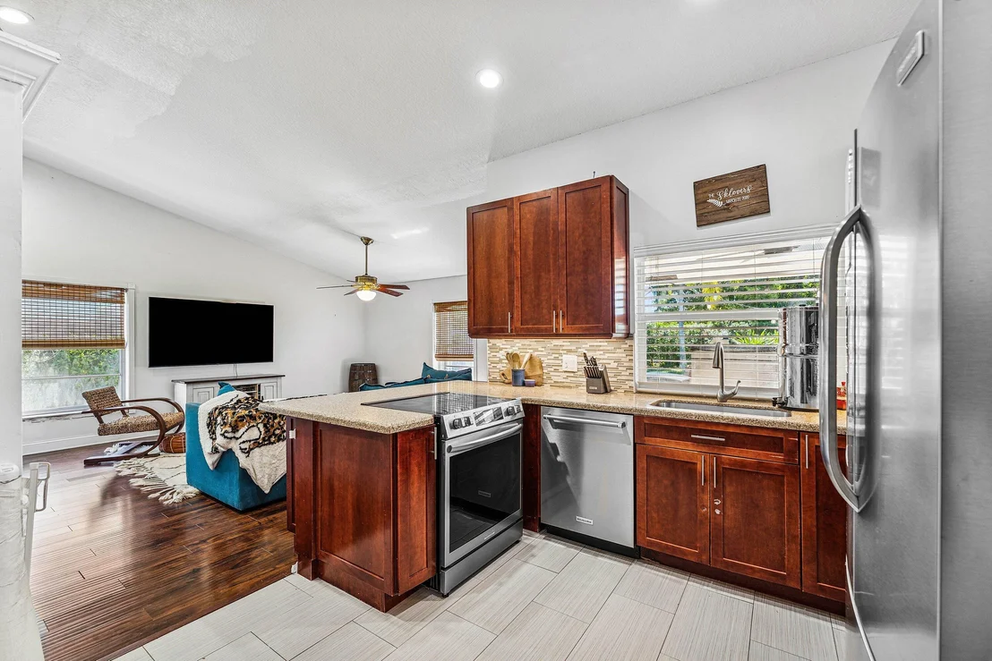 Photo of 838 NW 9th Way