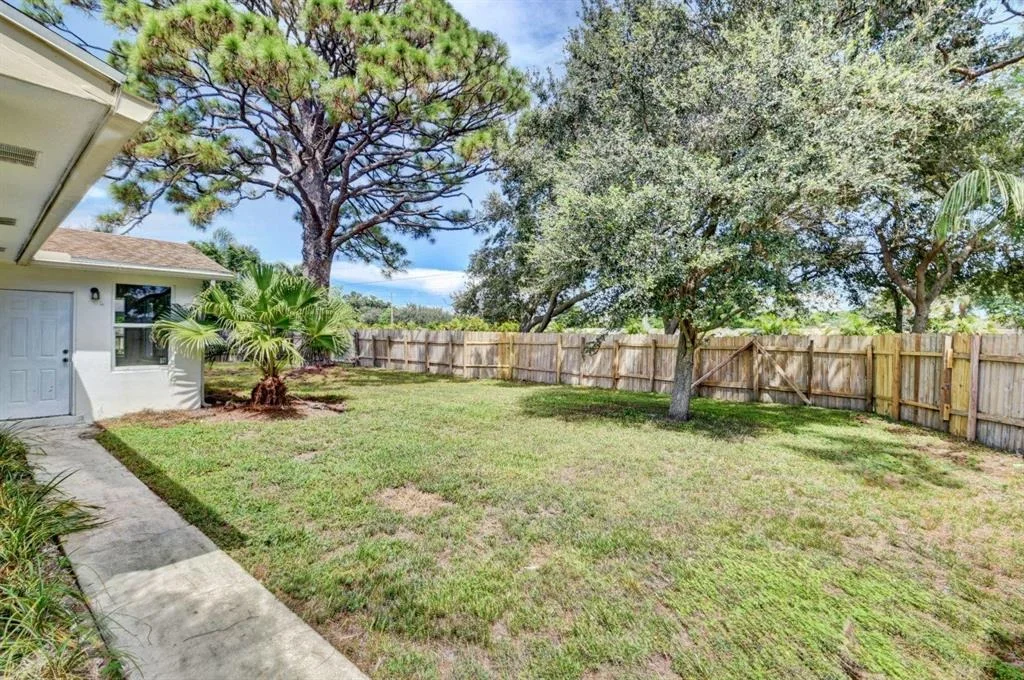 Photo of 15385 Monroe Road