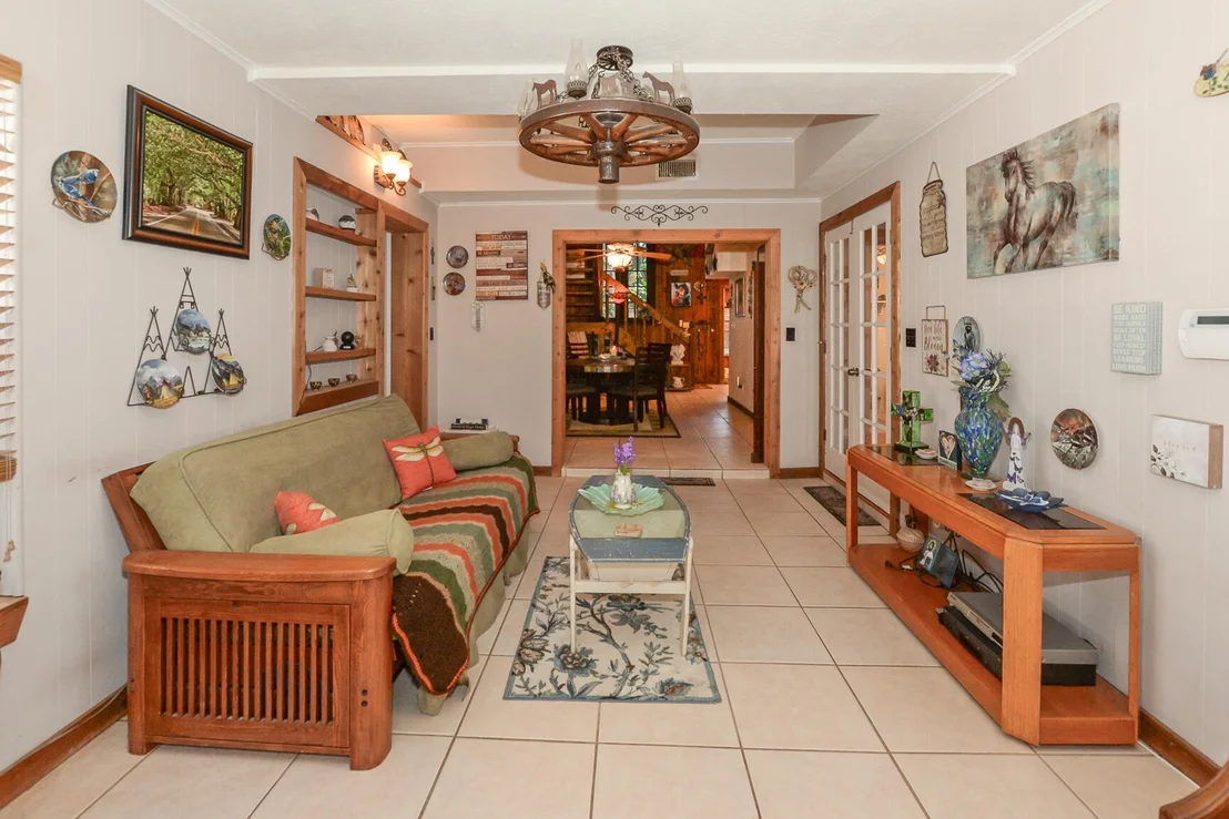 Photo of 576 SW Rustic Circle