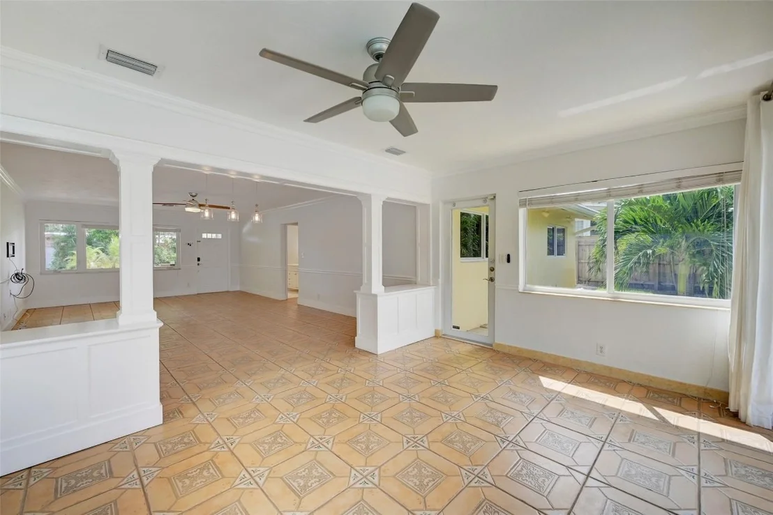 Photo of 807 SE 10th Terrace
