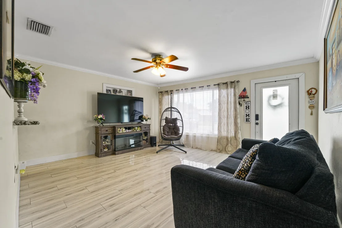 Photo of 2541 NE 7th Terrace