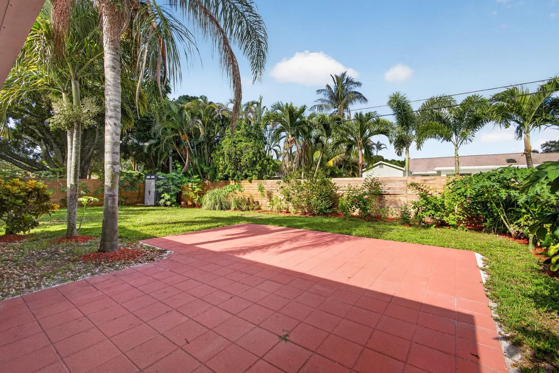 Photo of 502 Circle E