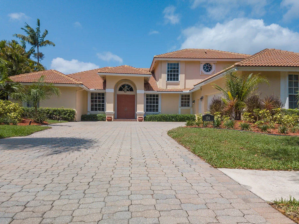 Photo of 136 N River Drive E