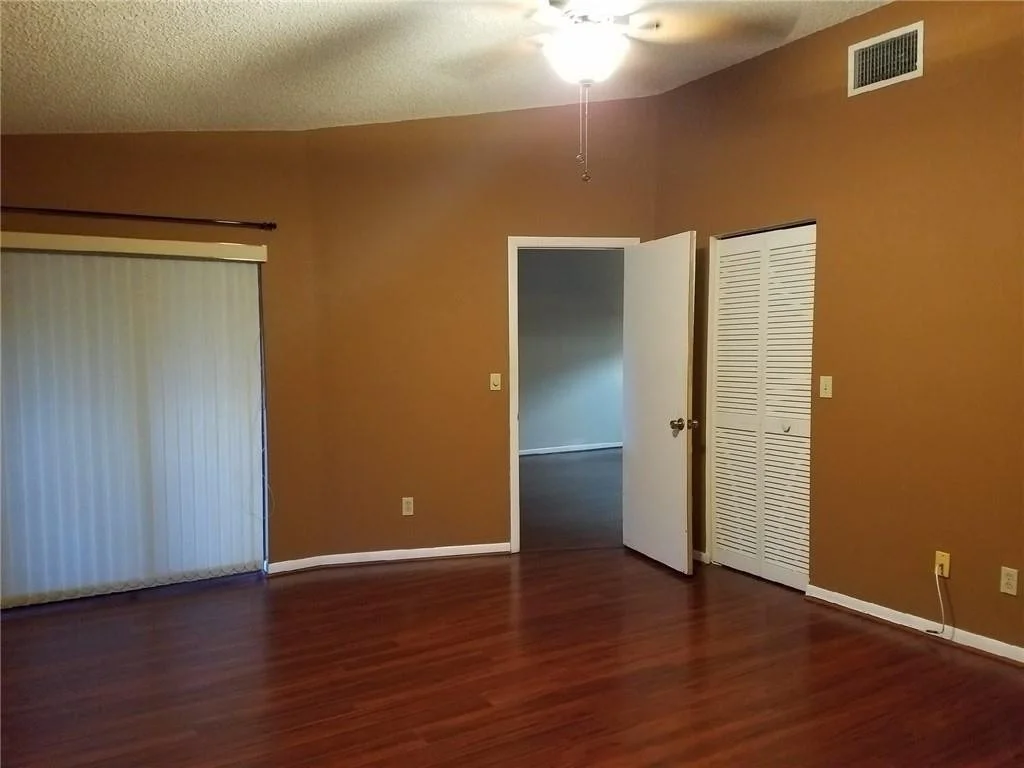 Photo of 3327 W Inverrary Boulevard