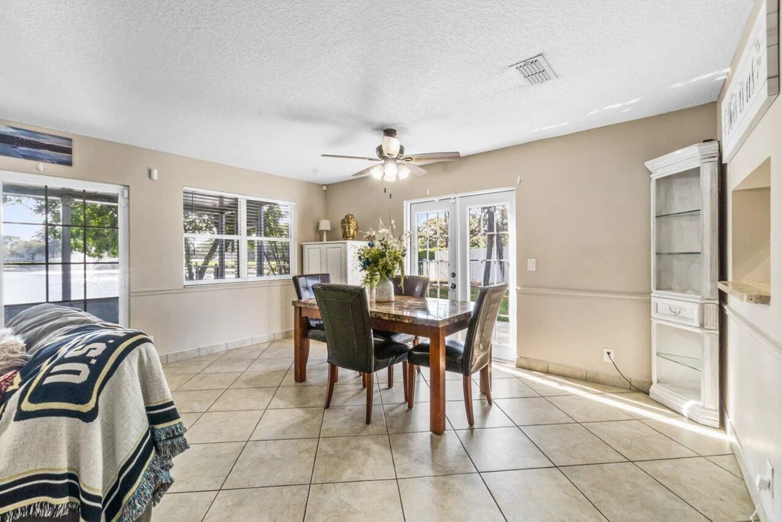 Photo of 4656 Lakeside Circle