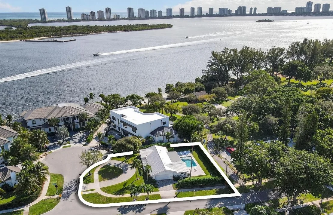 Photo of 700 Lakeside Circle