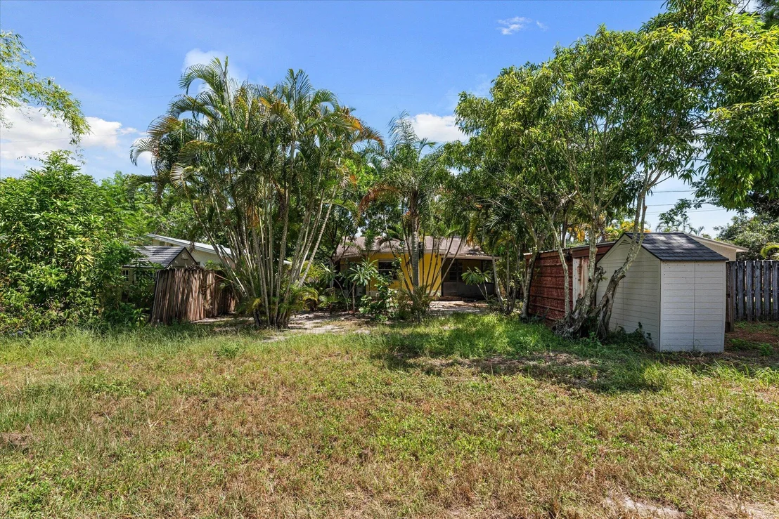 Photo of 4880 LINCOLN Road