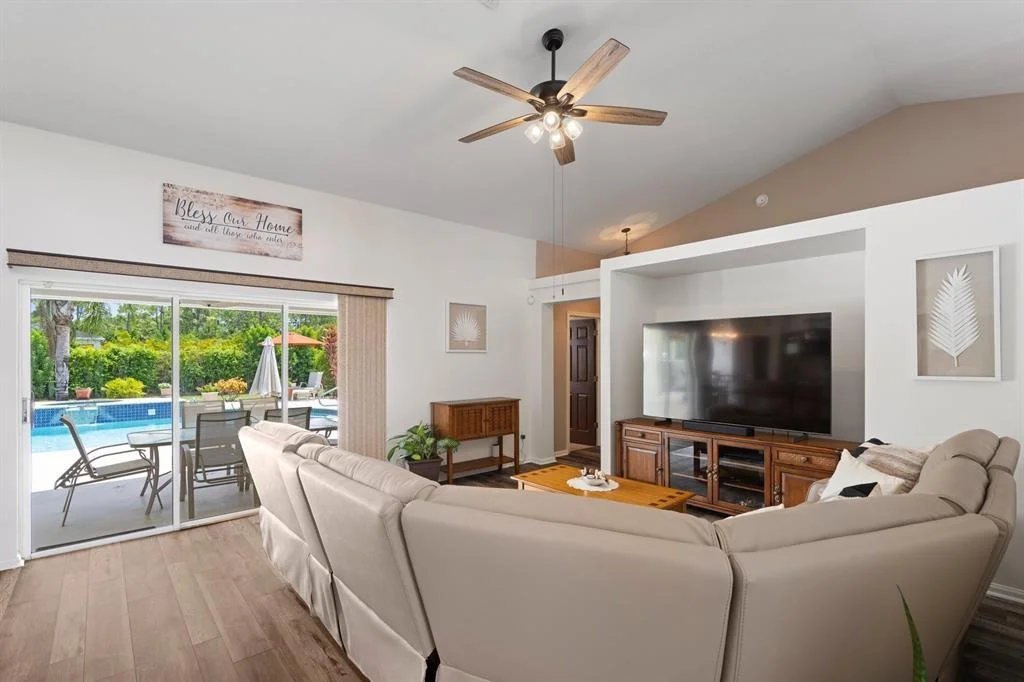 Photo of 7166 Avocado Boulevard