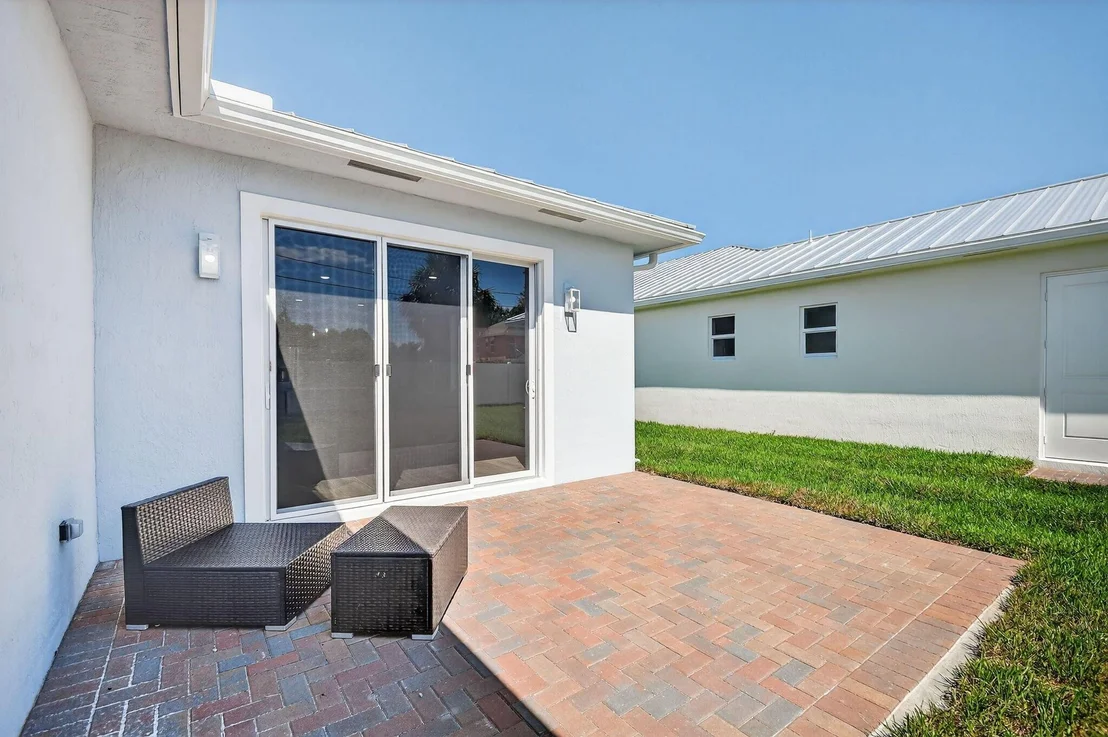 Photo of 607 N Loxahatchee Drive