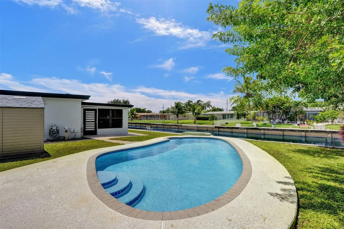 Photo of 1709 E River Drive
