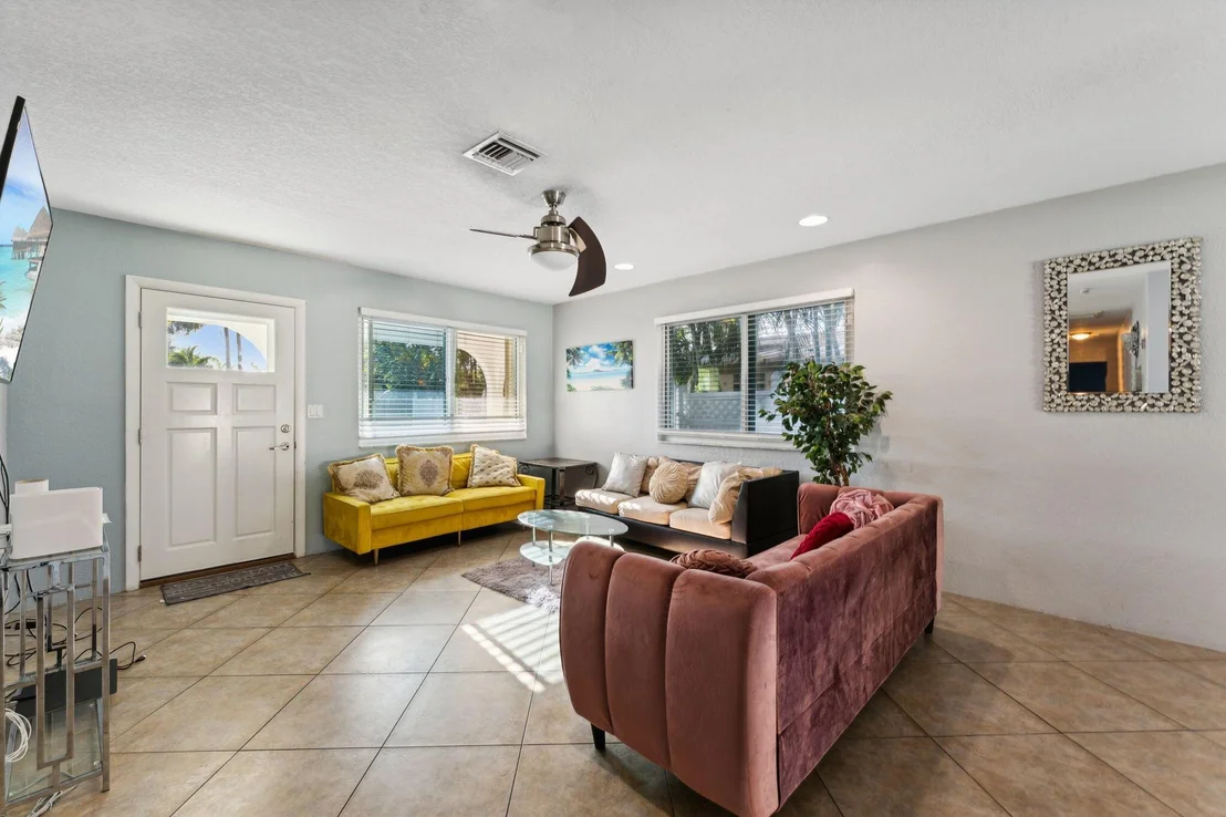 Photo of 718 NW 9th Avenue