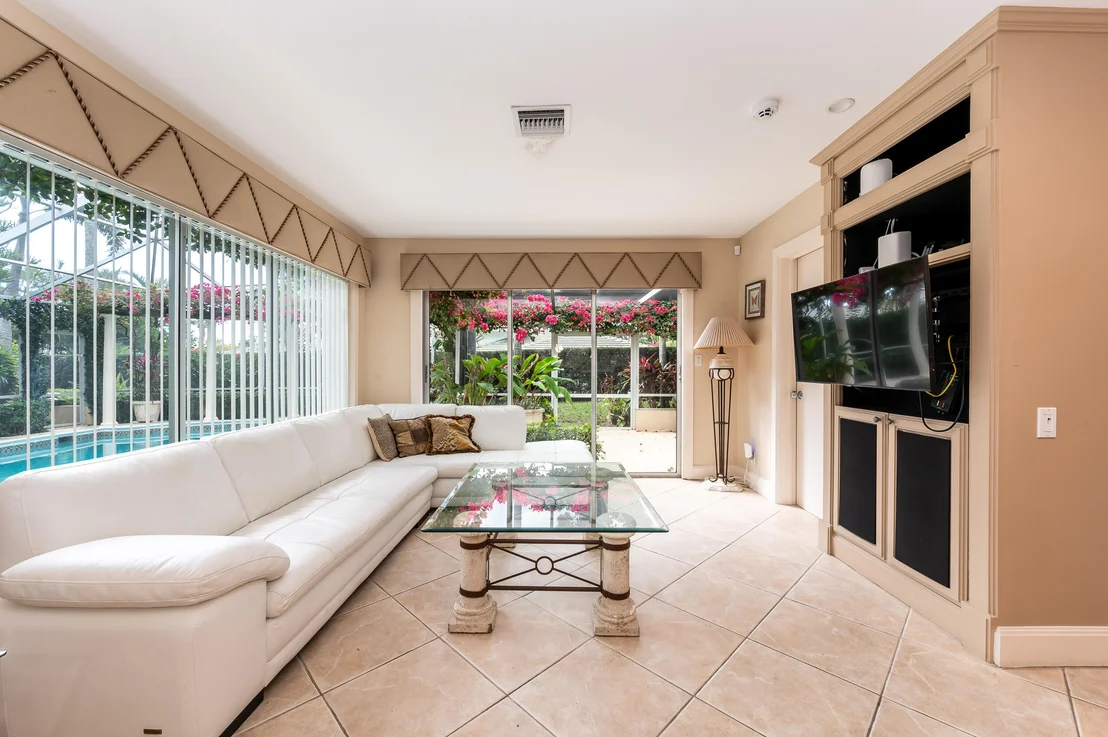 Photo of 280 Tradewind Drive