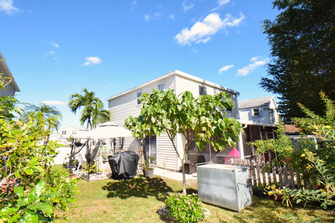Photo of 4734 Lakeside Circle