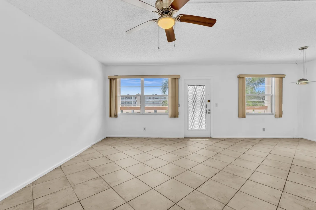 Photo of 3076 Cornwall D