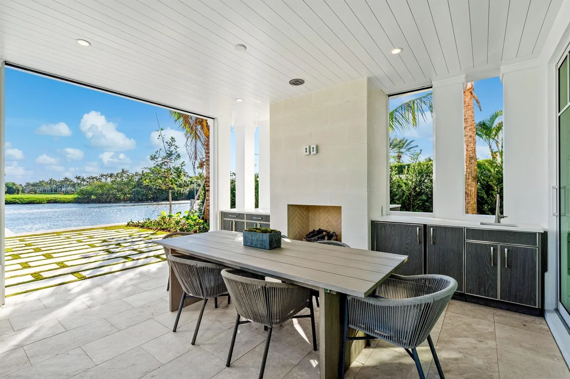 Photo of 584 Island Drive