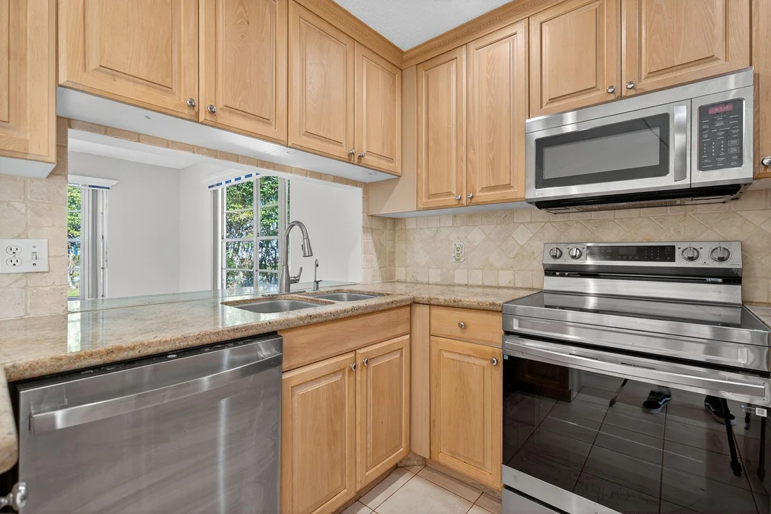 Photo of 130 Lakeside Circle