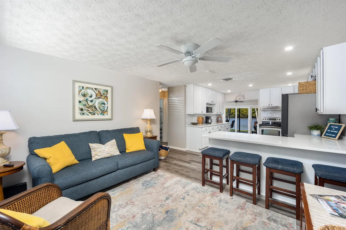 Photo of 140 SW Hideaway Place