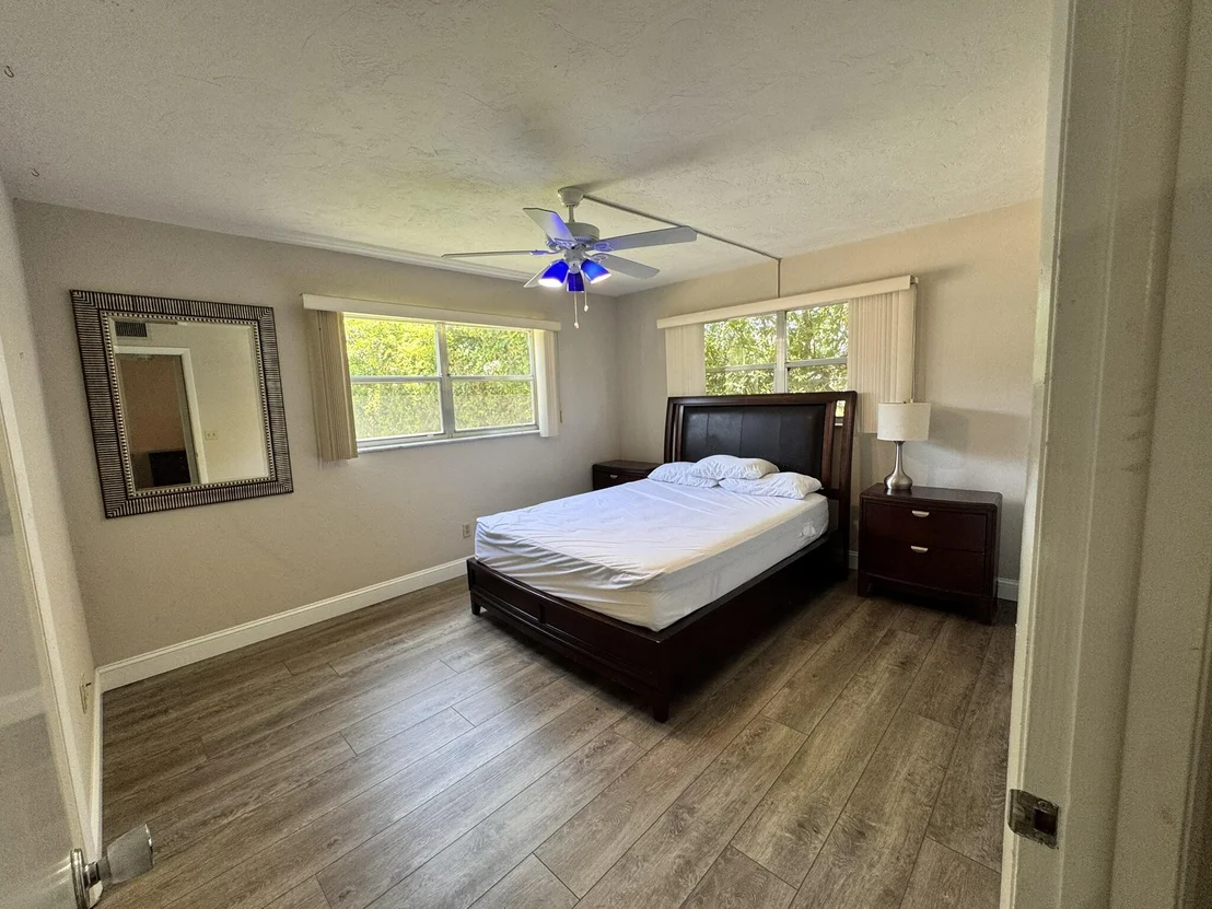 Photo of Unit J1 at 3124 Us Highway 441