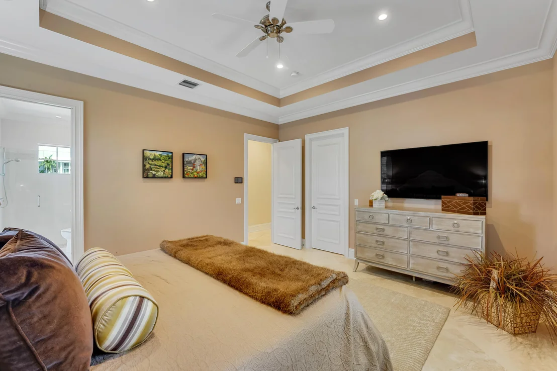 Photo of 975 Banyan Drive