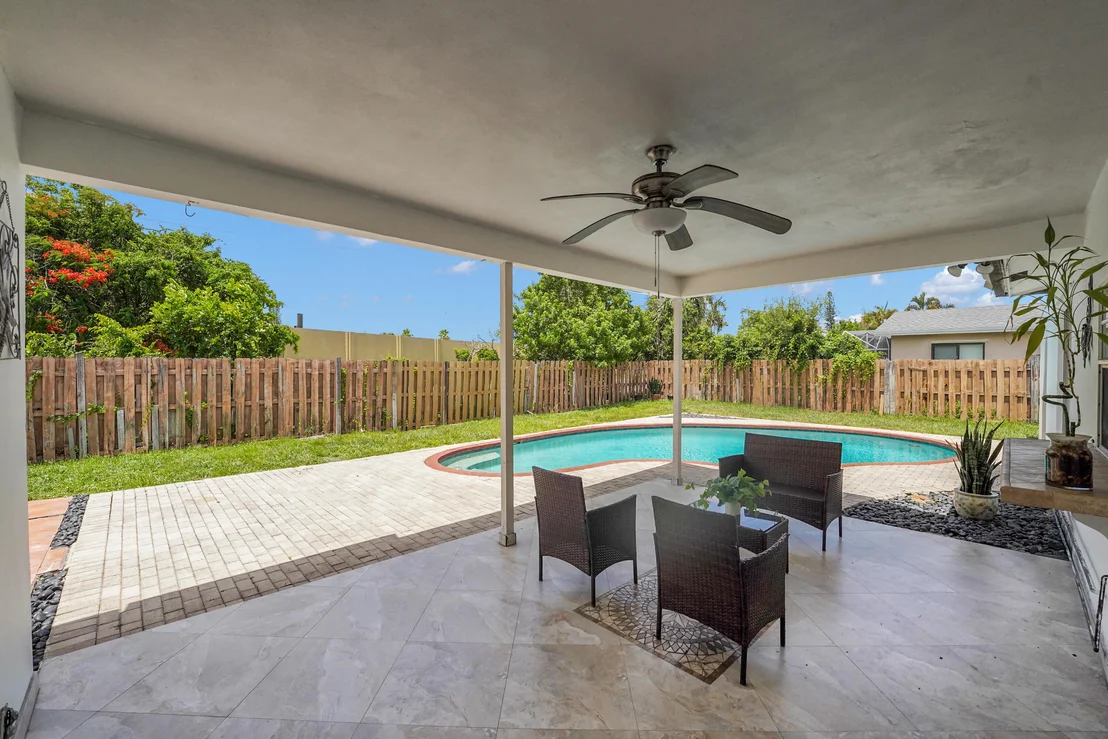 Photo of 555 NW 50TH Place