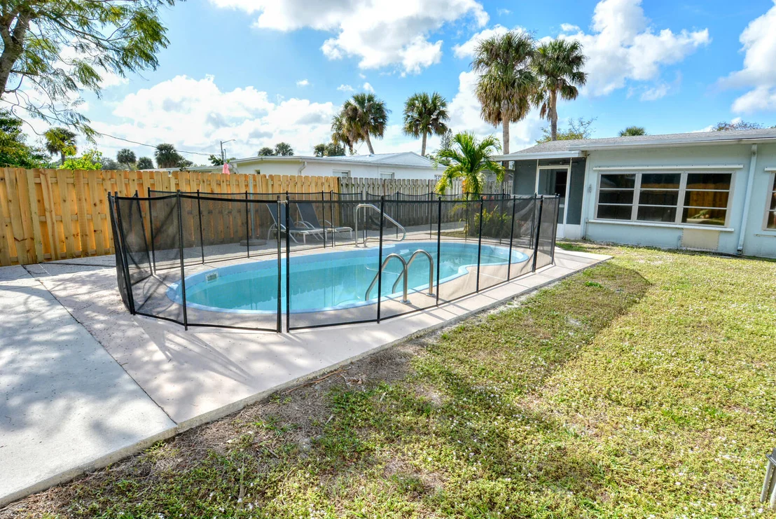 Photo of 411 SE Fini Drive