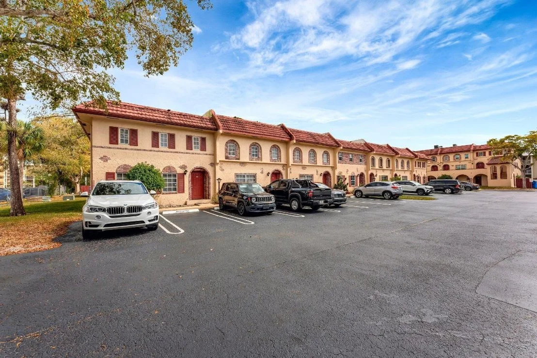 Photo of Unit D7 at 3058 Riverside Drive