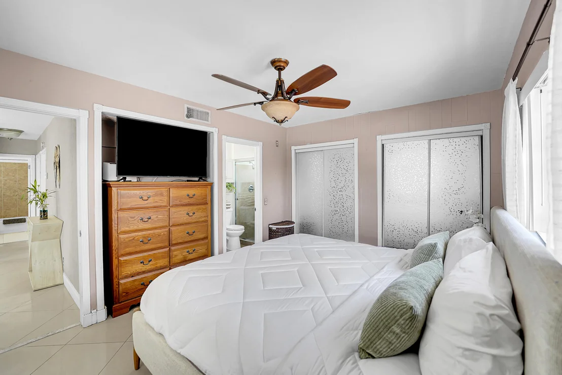 Photo of 555 NW 50TH Place