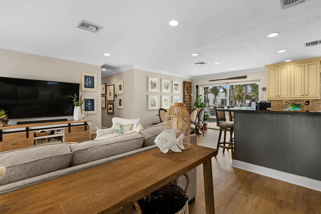 Photo of 811 SE 4th Avenue