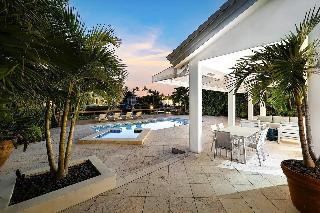 Photo of 215 Island Drive