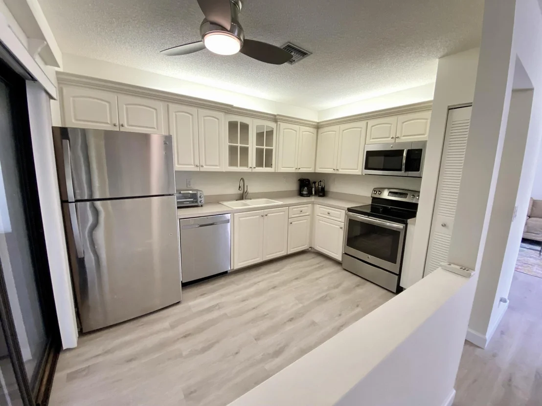 Photo of 5304 Mirror Lakes Boulevard
