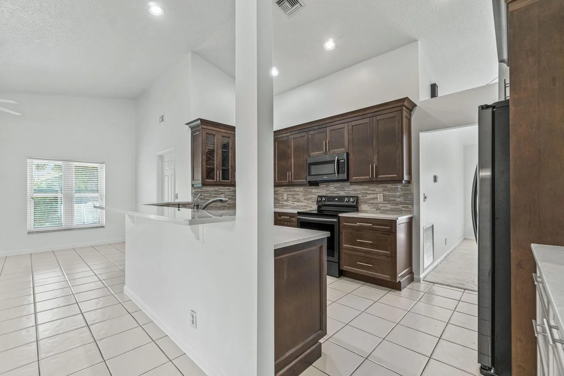 Photo of 18330 Lake Bend