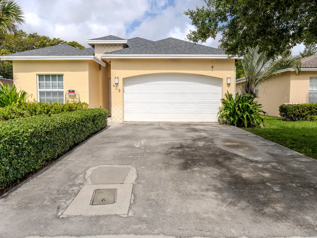 Photo of 409 NW 9th Avenue