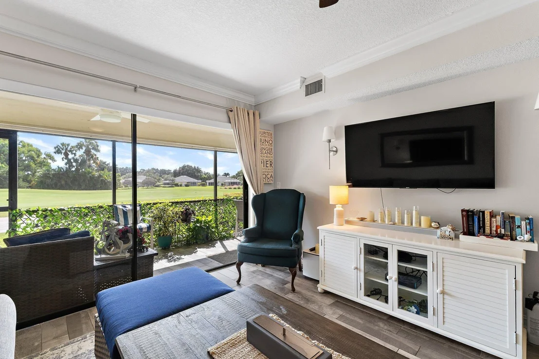 Photo of Unit B at 1201 Pinecrest Circle