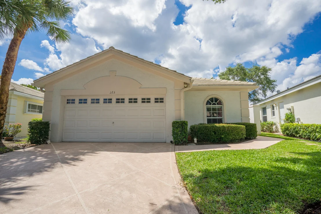 Photo of 123 Harbor Lake Circle