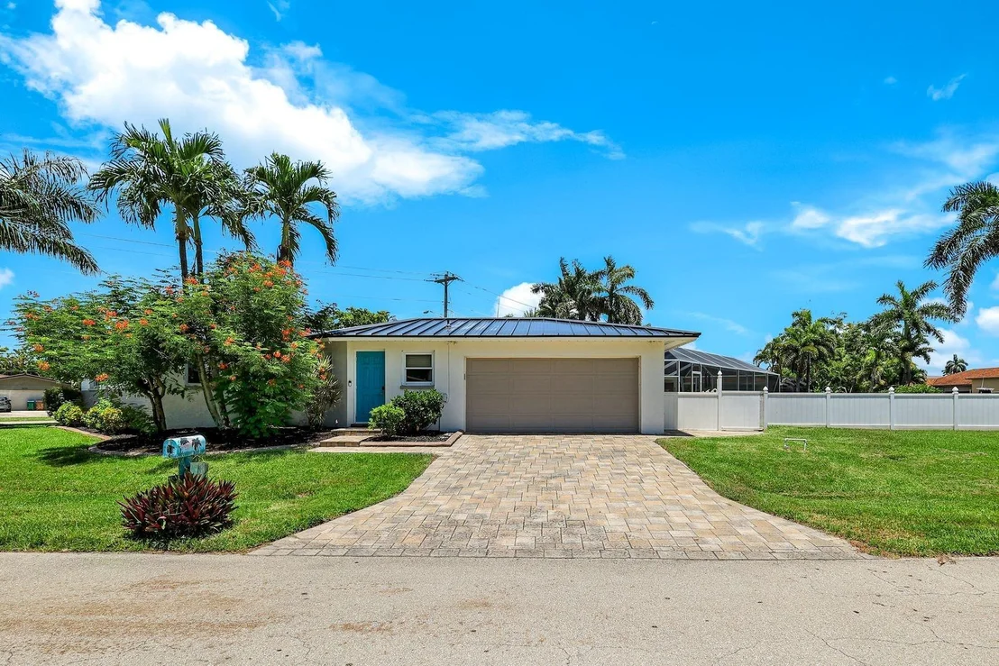 Photo of 5237 Del Prado Boulevard