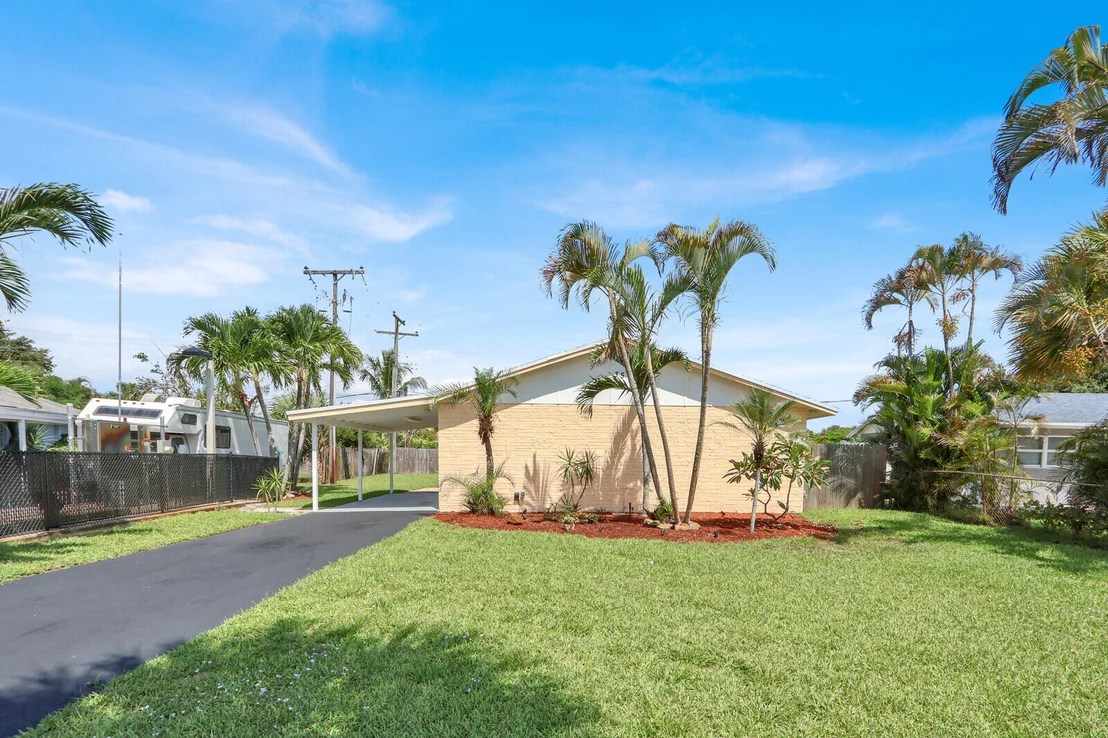 Photo of 357 Garden Boulevard
