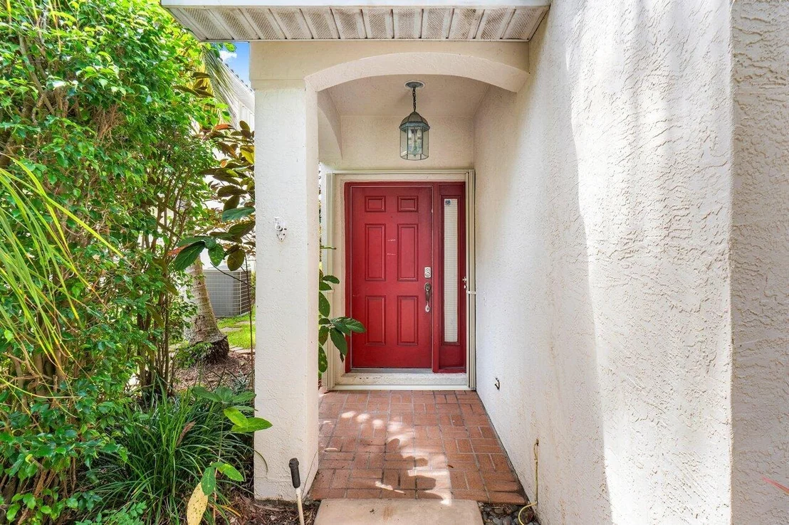 Photo of 542 Canoe Point