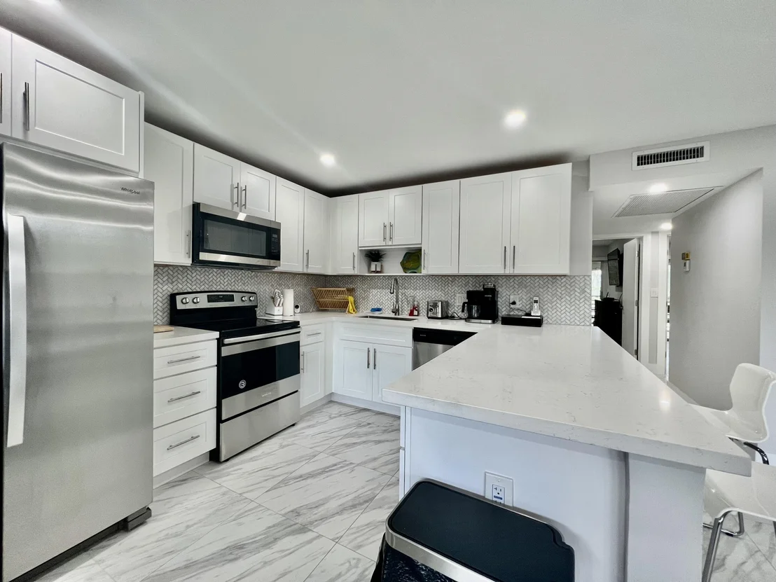 Photo of Unit H2 at 1905 Bermuda Circle