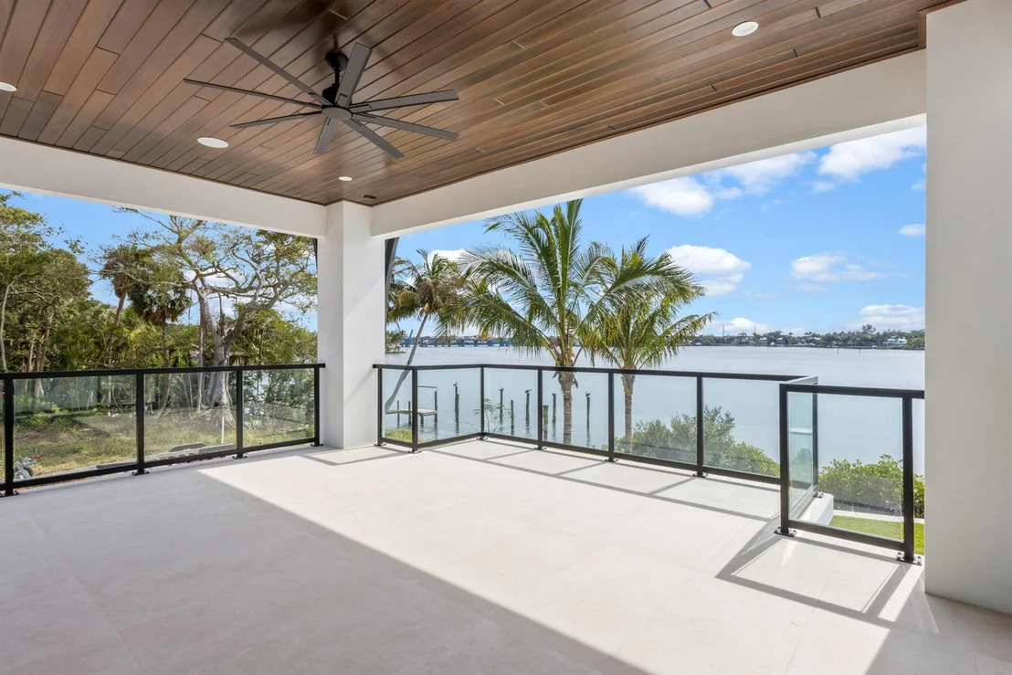Photo of 88 W Riverside Drive